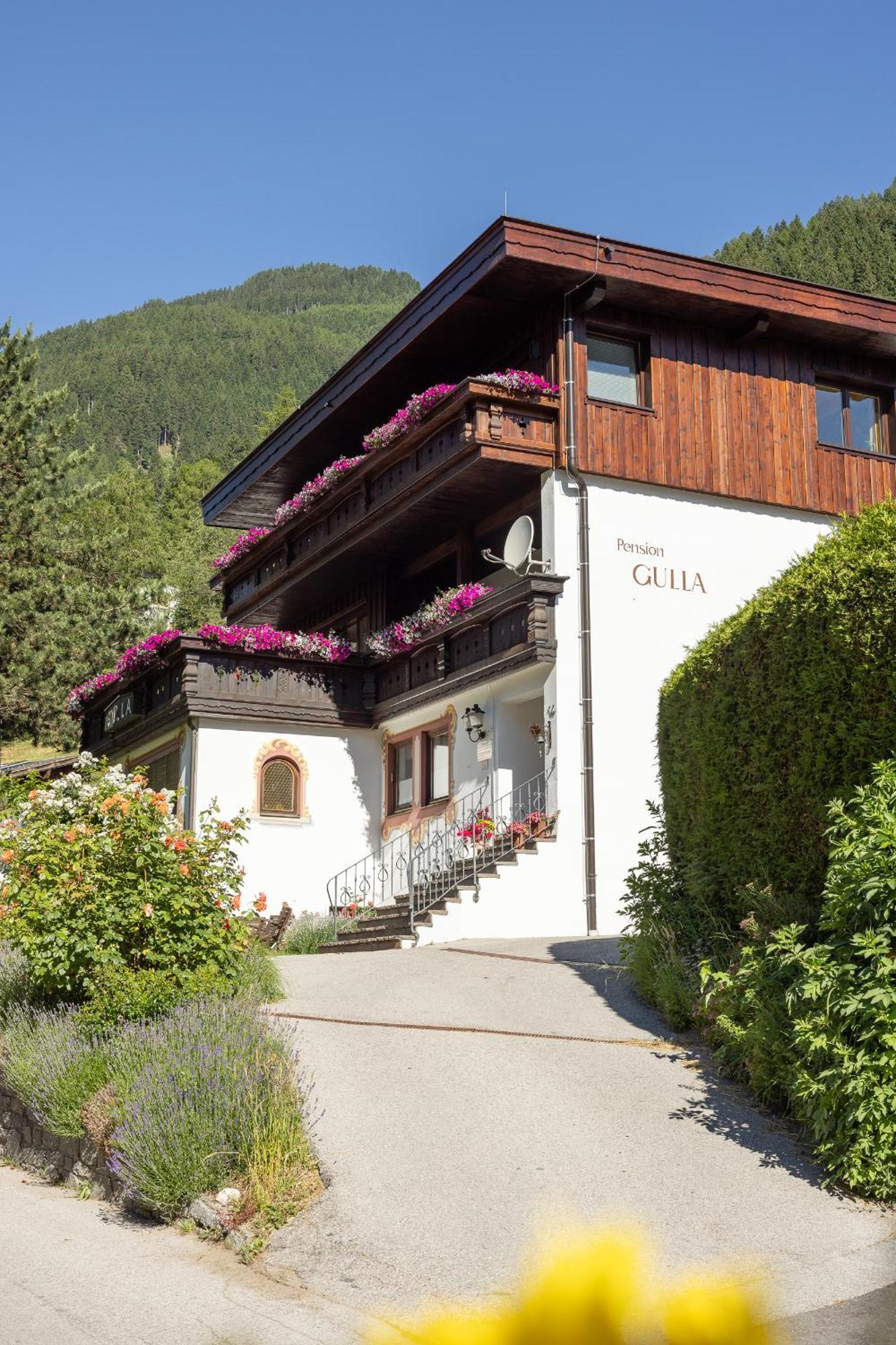 Pension Gulla - Ferienhaus Appartements B&B Neustift im Stubaital Exterior foto